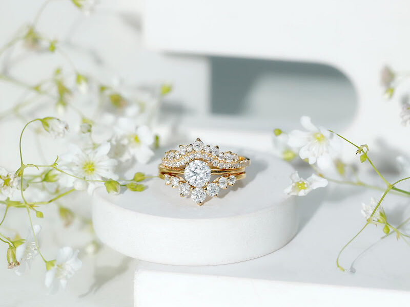 the-ultimate-guide-to-moissanite-engagement-rings:-find-your-perfect-sparkle